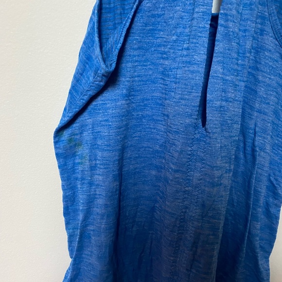 Two Lululemon workout tops - Picture 7 of 7